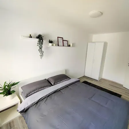 Comfy Apartment In Koenigswinter With Terrace Кёнигсвинтер