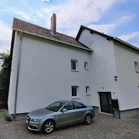 Апартаменты Comfy Apartment In Koenigswinter With Terrace Кёнигсвинтер